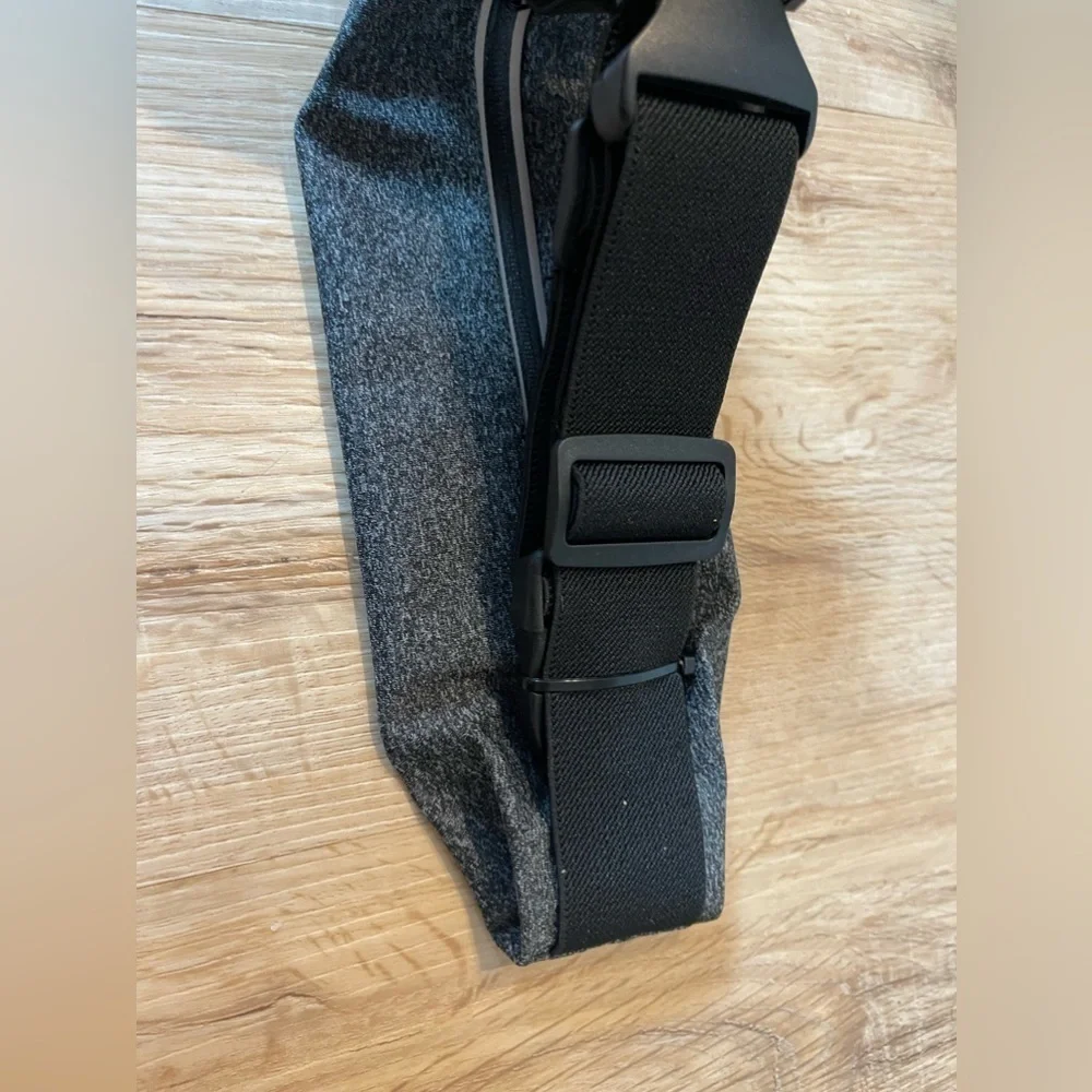 NEW Running Waistband for Keys/Phone Charcoal